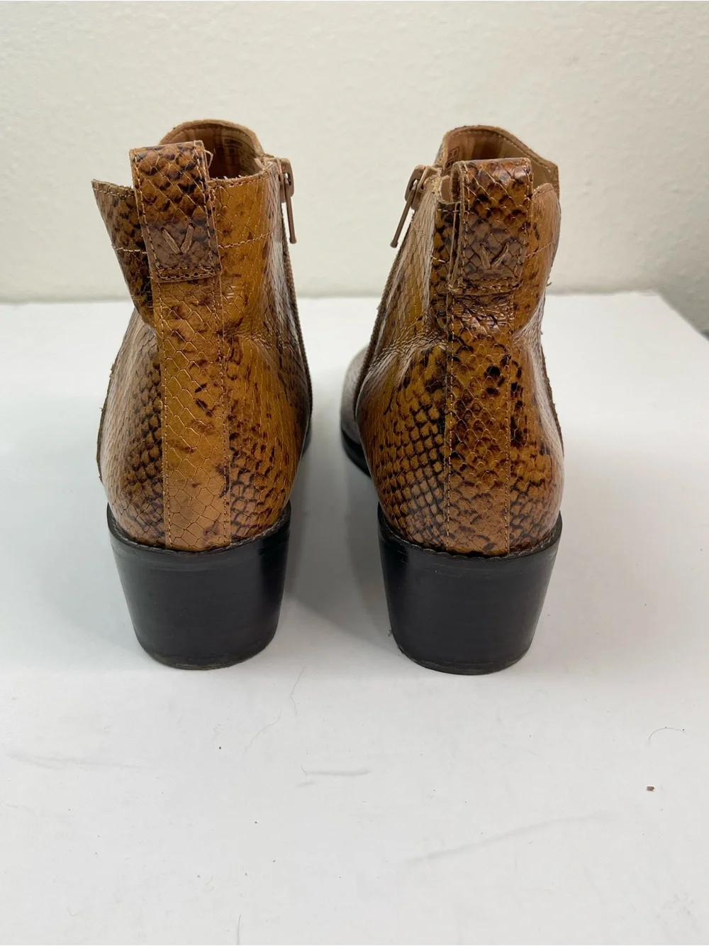VIONIC Clara Boa Ankle Bootie Zippered US 9 EU 41